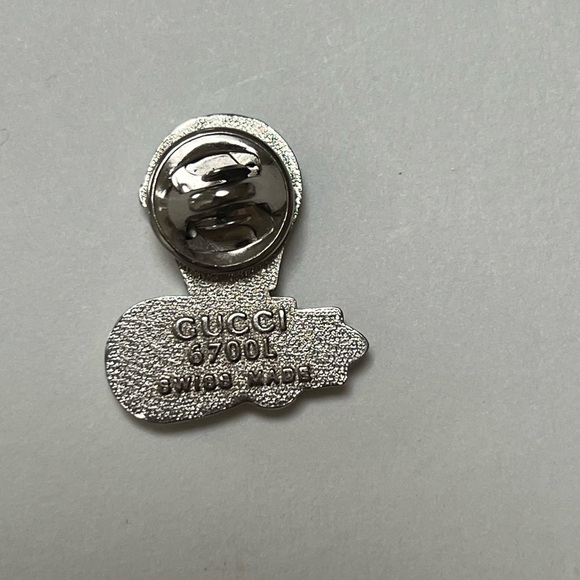 Gucci Silver pin or brooch with watch details. - Picture 9 of 10